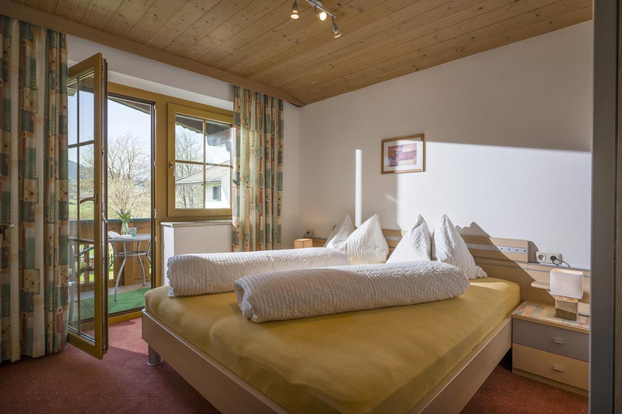 Gaestehaus Schwaiger - Wiesenweg Kössen Pokoj fotografie